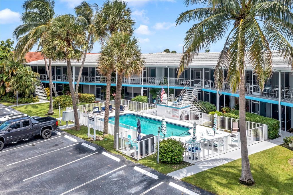 2748 NE 28th Ave 13, Lighthouse Point, FL 33064