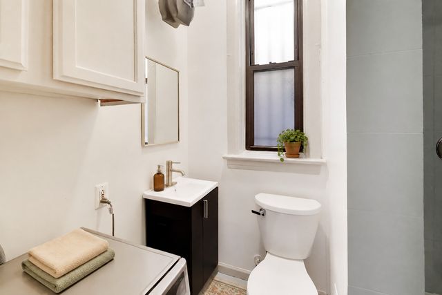 1532 N Greenview Avenue 1F, Chicago, IL 60642