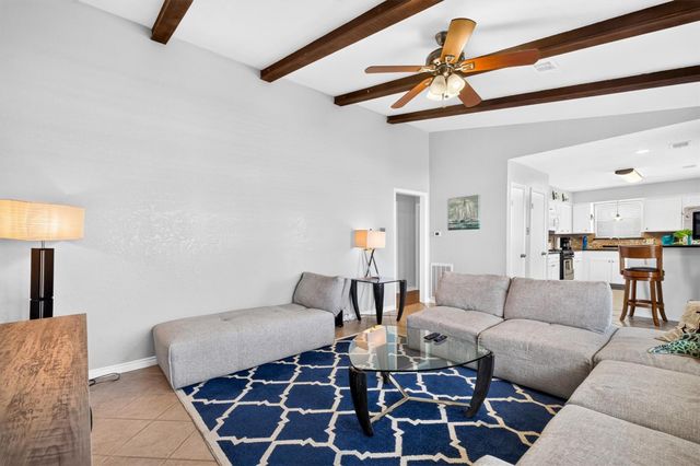 615 Warsaw Street, Bayou Vista, TX 77563