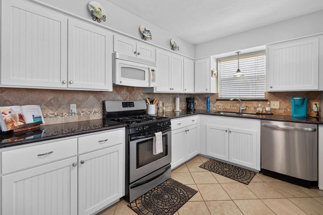 615 Warsaw Street, Bayou Vista, TX 77563