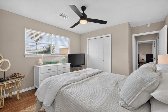 615 Warsaw Street, Bayou Vista, TX 77563