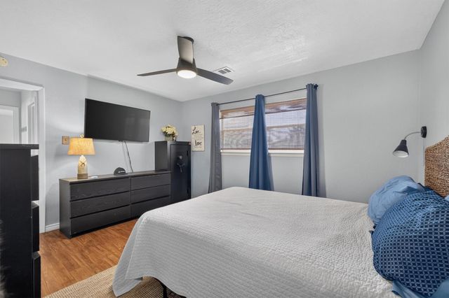 615 Warsaw Street, Bayou Vista, TX 77563