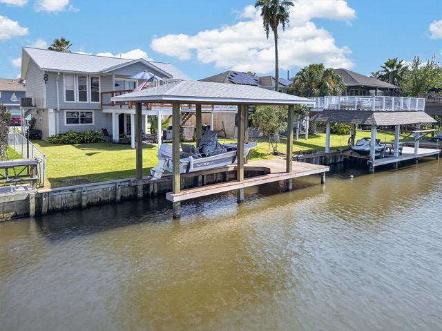 615 Warsaw Street, Bayou Vista, TX 77563