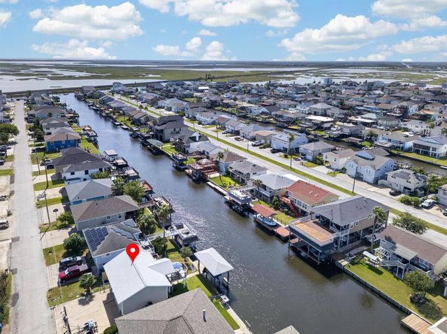 615 Warsaw Street, Bayou Vista, TX 77563