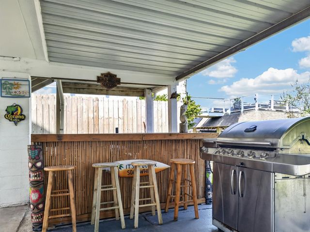 615 Warsaw Street, Bayou Vista, TX 77563