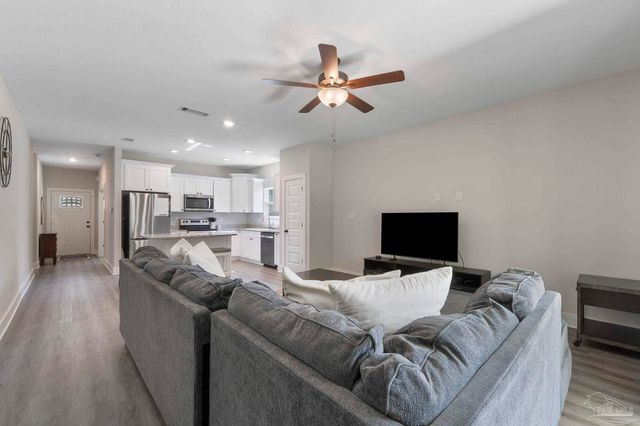 5087 San Pedro Ct, Milton, FL 32563