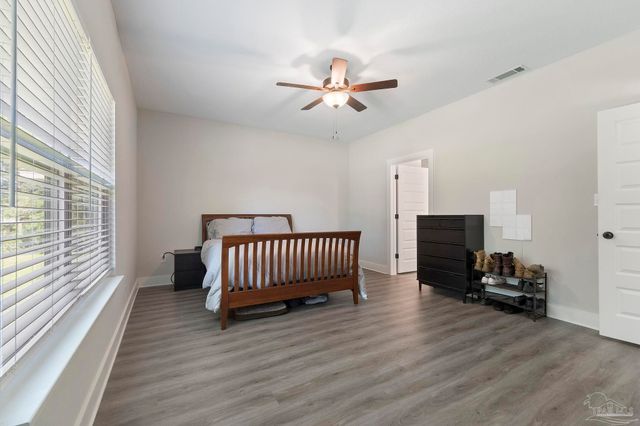 5087 San Pedro Ct, Milton, FL 32563