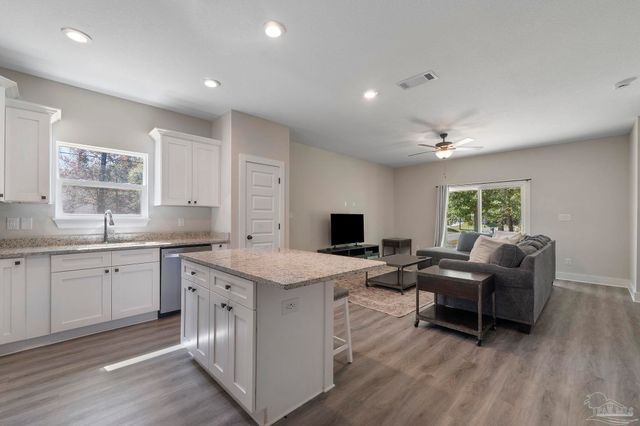 5087 San Pedro Ct, Milton, FL 32563