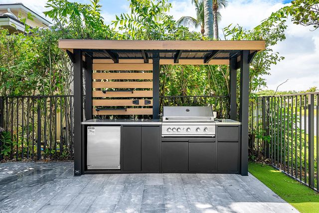 17585 Middlebrook Way, Boca Raton, FL 33496