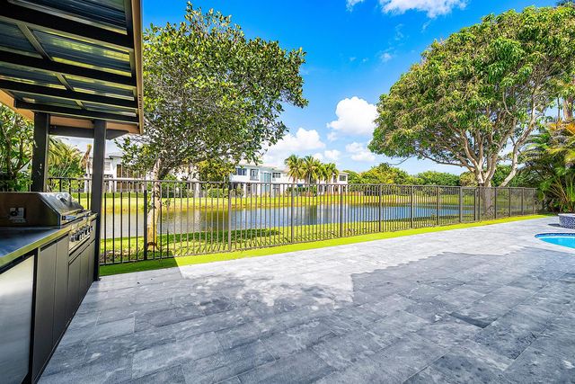 17585 Middlebrook Way, Boca Raton, FL 33496