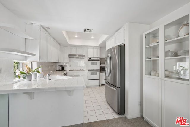 5224 Zelzah Avenue 209, Los Angeles, CA 91316