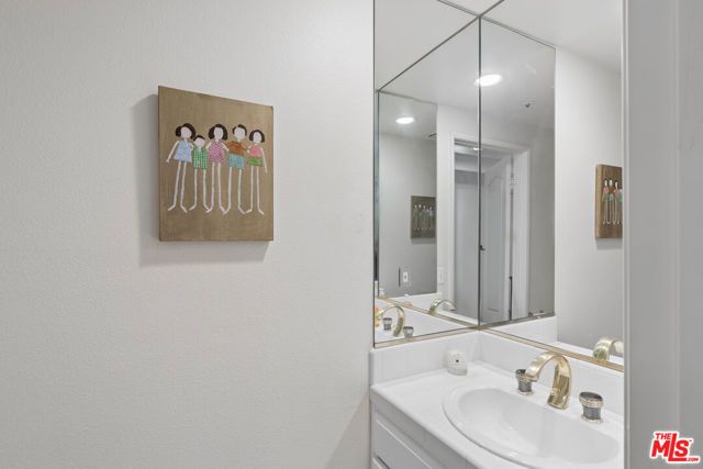 5224 Zelzah Avenue 209, Los Angeles, CA 91316