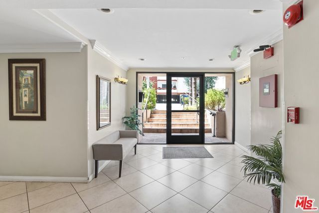 5224 Zelzah Avenue 209, Los Angeles, CA 91316
