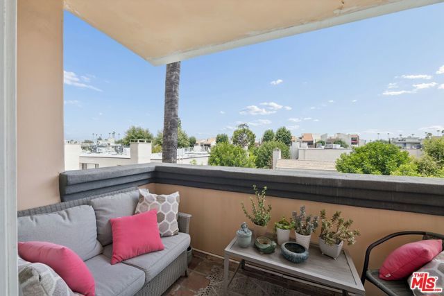 5224 Zelzah Avenue 209, Los Angeles, CA 91316