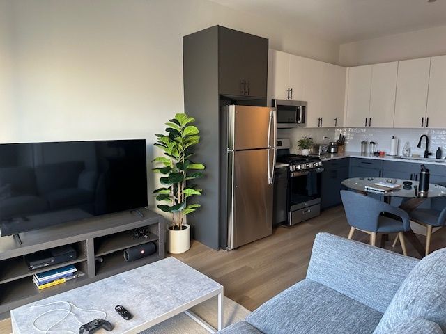 3204 N Clifton Avenue 304, Chicago, IL 60657