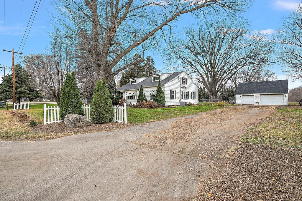 15717 Clayton Avenue E, Coates, MN 55068