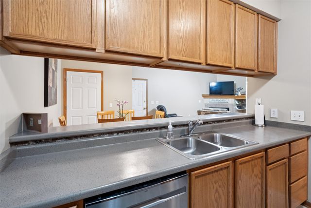 909 7th Avenue SE 6, Altoona, IA 50009