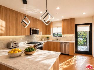 1146 Hacienda Place 4, West Hollywood, CA 90069