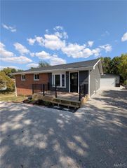 619 S Main Street, Brighton, IL 62012