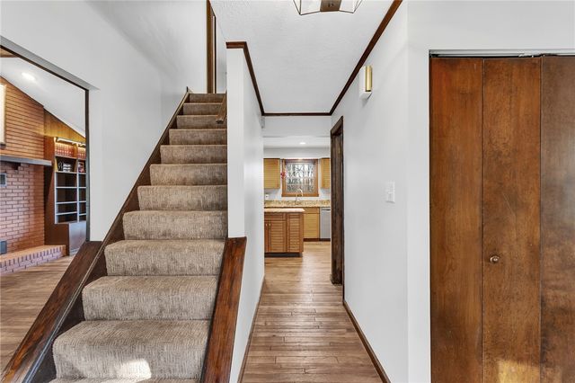 4099 Lee Manor Dr, Hampton, PA 15101