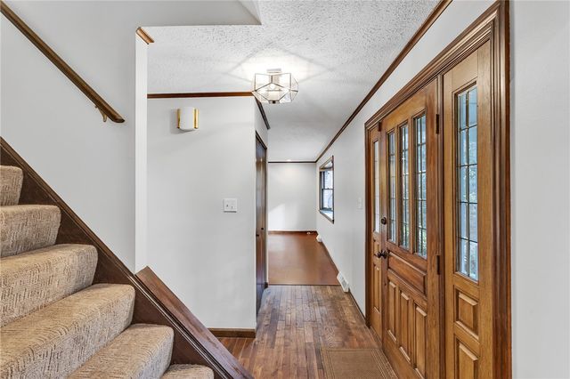 4099 Lee Manor Dr, Hampton, PA 15101