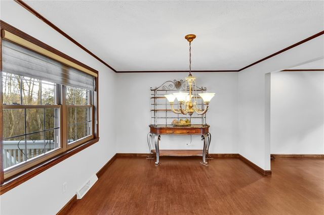 4099 Lee Manor Dr, Hampton, PA 15101