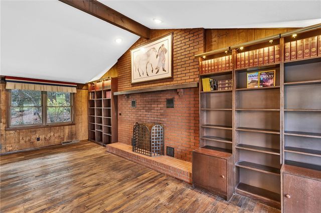 4099 Lee Manor Dr, Hampton, PA 15101