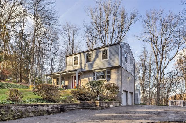 4099 Lee Manor Dr, Hampton, PA 15101