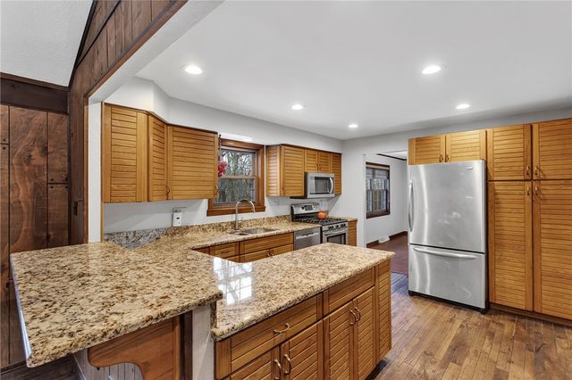 4099 Lee Manor Dr, Hampton, PA 15101