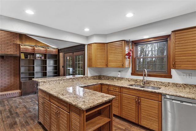 4099 Lee Manor Dr, Hampton, PA 15101