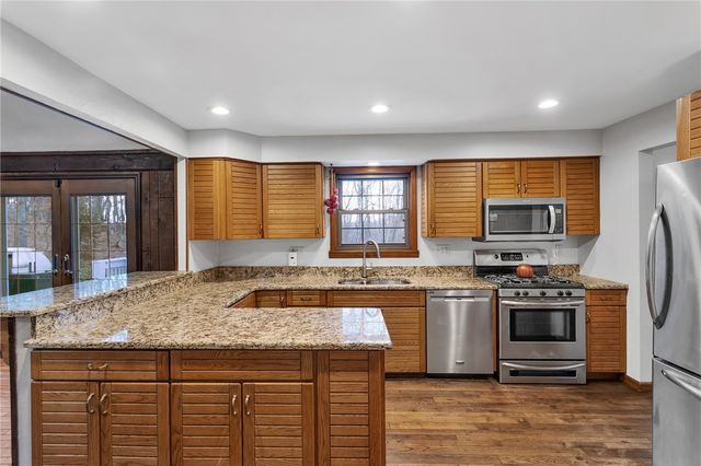 4099 Lee Manor Dr, Hampton, PA 15101