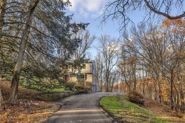 4099 Lee Manor Dr, Hampton, PA 15101