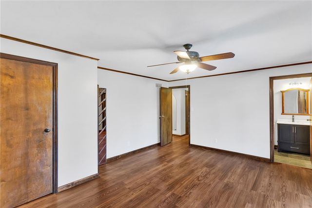 4099 Lee Manor Dr, Hampton, PA 15101