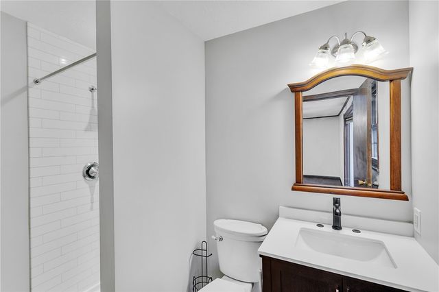 4099 Lee Manor Dr, Hampton, PA 15101