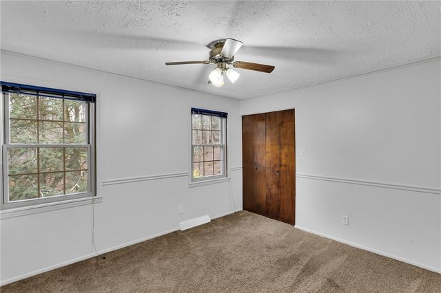 4099 Lee Manor Dr, Hampton, PA 15101