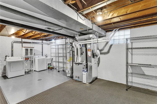 4099 Lee Manor Dr, Hampton, PA 15101