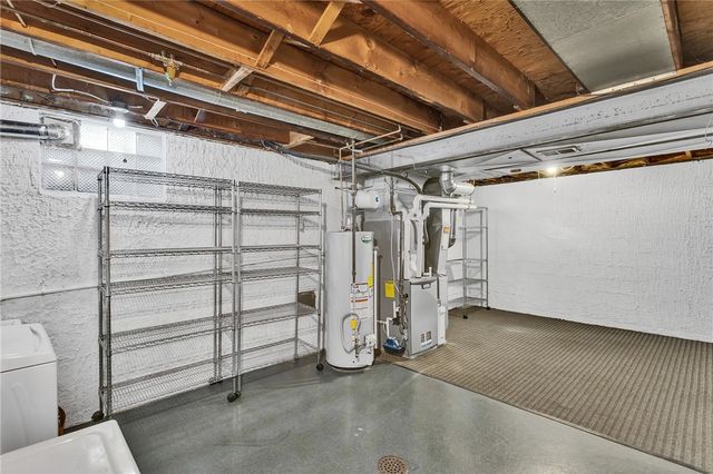 4099 Lee Manor Dr, Hampton, PA 15101