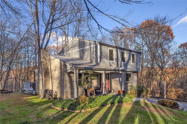 4099 Lee Manor Dr, Hampton, PA 15101