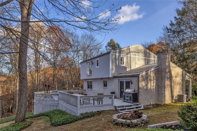 4099 Lee Manor Dr, Hampton, PA 15101