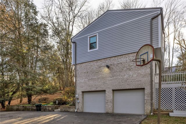 4099 Lee Manor Dr, Hampton, PA 15101