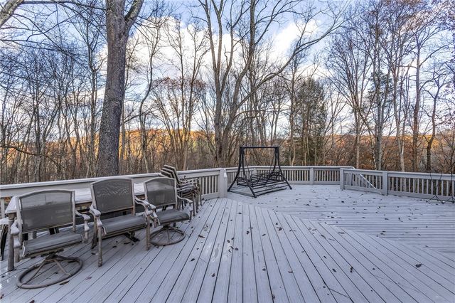 4099 Lee Manor Dr, Hampton, PA 15101