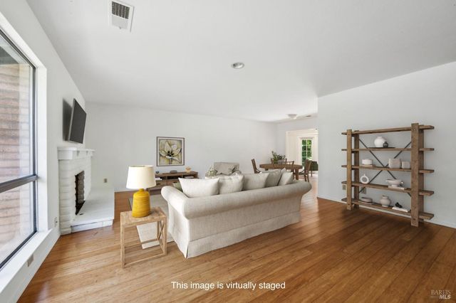 6620 Fairfield Dr, Santa Rosa, CA 95409