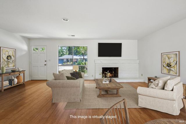 6620 Fairfield Dr, Santa Rosa, CA 95409