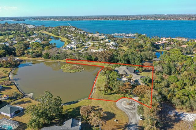 2490 NW Lakeridge Drive, Palm City, FL 34990