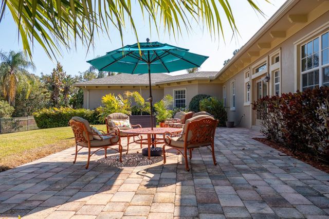 2490 NW Lakeridge Drive, Palm City, FL 34990