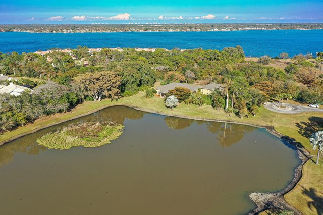 2490 NW Lakeridge Drive, Palm City, FL 34990