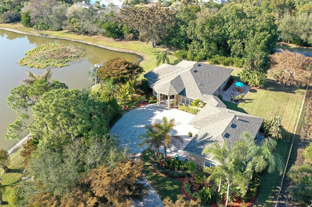 2490 NW Lakeridge Drive, Palm City, FL 34990