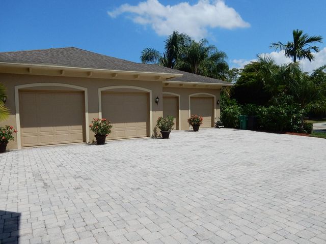 2490 NW Lakeridge Drive, Palm City, FL 34990