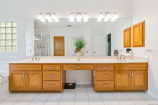 21927 PARK VIEW DR, Garden Ridge, TX 78266