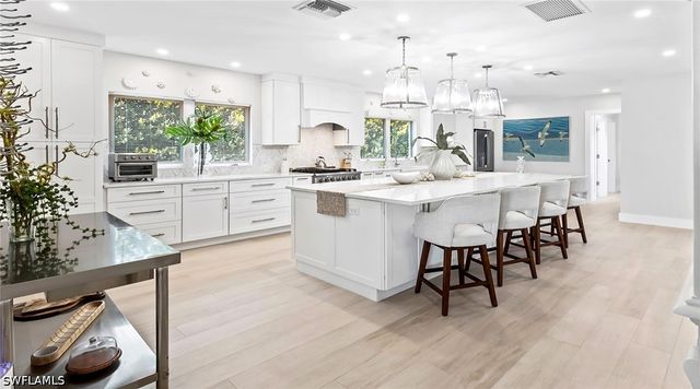 440 Kings Town DR, Naples, FL 34102